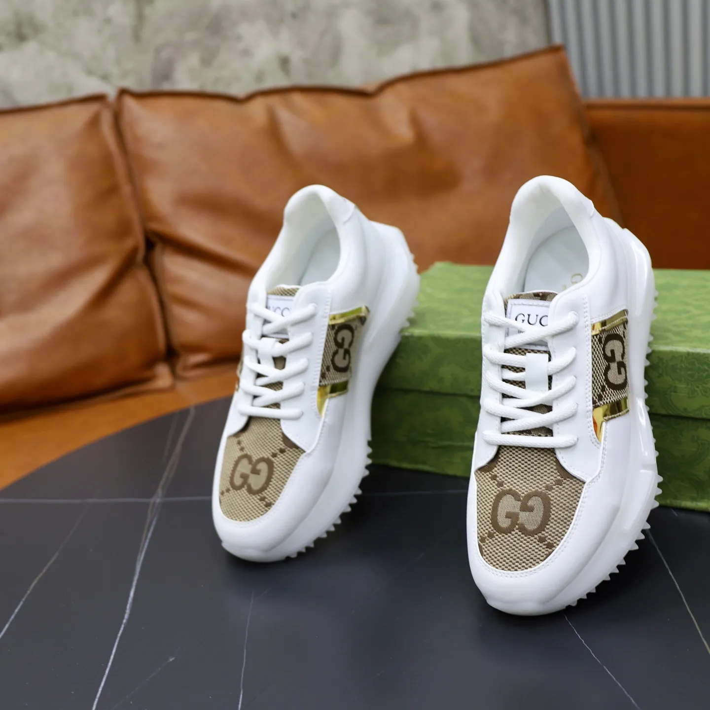 Ex-factory price: 462💰🙅‍♂️🙅‍♂️🙅‍♂️ Brand: GUCCI Standard code: 38-44 (45 customized) Grade: Same as the official website Material: Original material splicing Comfortable and breathable lining Lightweight and wear-resistant sports outsole Style category: Men's fashionable casual shoes Running sneakers Distinguished luxury brand elements Top luxury Color: actual picture color